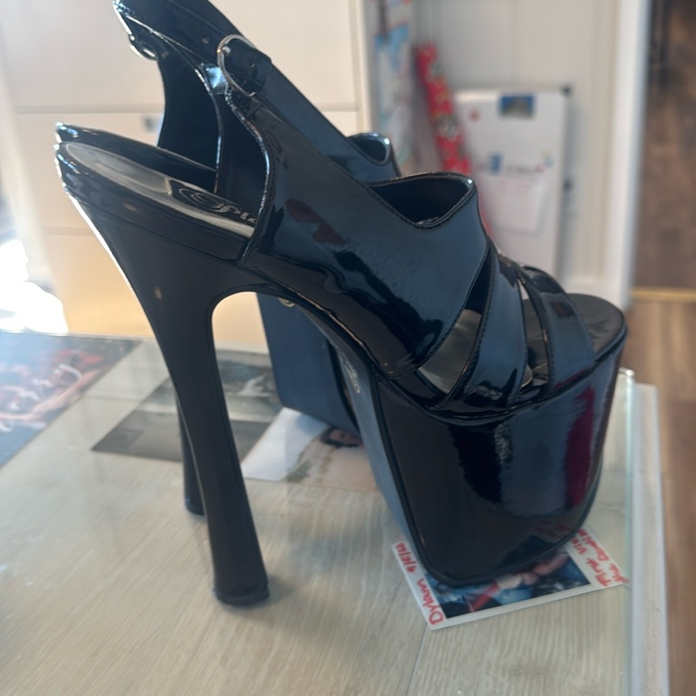 Black size 9x 7" heels Pleaser Brand